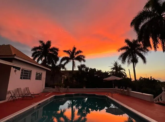 Peaceful Palms Guest house *